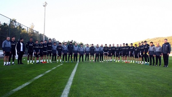 Beşiktaş antrenmanında Atatürk'e saygı duruşu