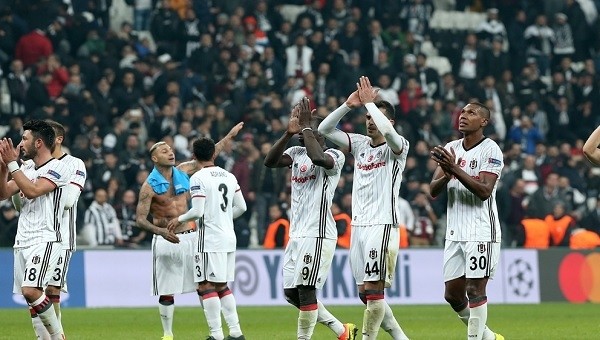 Beşiktaş taraftarı takımlarını bağrına bastı