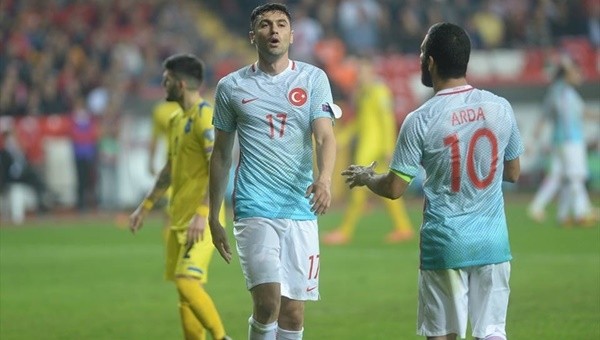 Burak Yılmaz golü Arda Turan'la kutladı