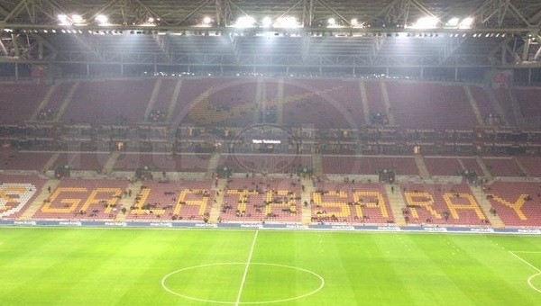 Bursaspor taraftarı TT Arena'daki tezahüratları bastırdı