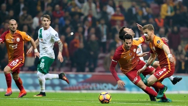 Bursaspor taraftarından Serdar Aziz'e tepki