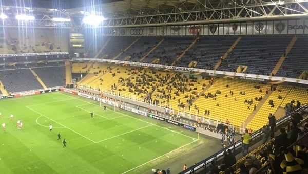 Fenerbahçe - Zorya Luhansk maçında tribünlerde boşluk