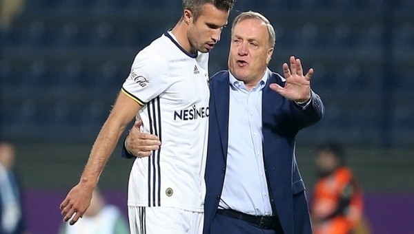 'Dick Advocaat, Van Persie ile özel ilgilendi'