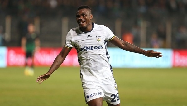 Emenike iddialara cevap verdi