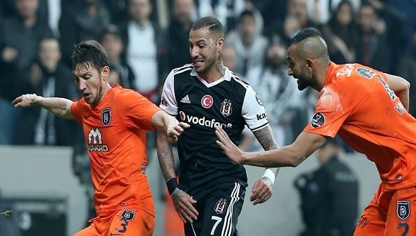 Beşiktaş - Başakşehir maçında Quaresma'ya sarı kart isyanı