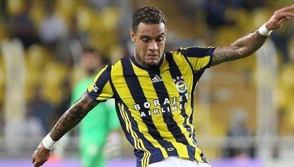 Fenerbahçe'de Van der Wiel ayrılma kararı aldı