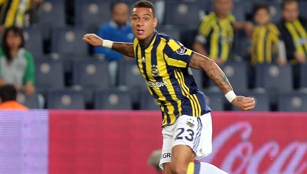 Fenerbahçe'de Van der Wiel sevinci