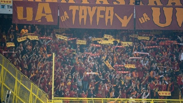 Galatasaray taraftarı derbi sonrası çılgına döndü