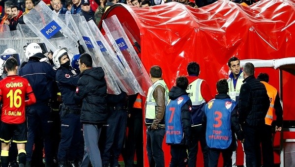 Göztepe - Bandırmaspor maçında Atatürk pankartına yasak