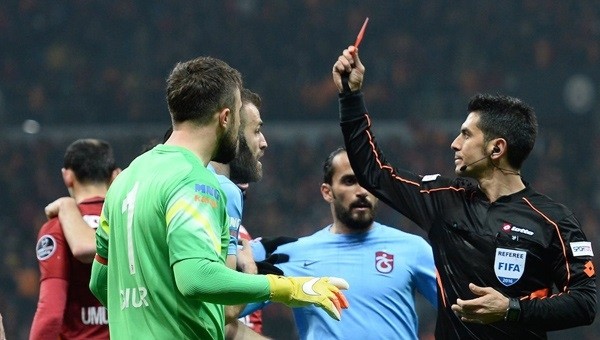 Galatasaray - Trabzonspor olaylı maçın hakemi Deniz Ateş Bitnel PFDK'da