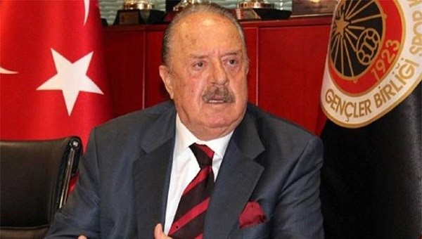 İlhan Cavcav'ın kovduğu hoca kahraman oldu