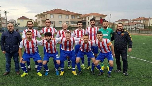 Kendi kalesine 3 gol attı, maçtan sonra özür diledi