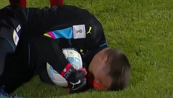 Muslera'yı az kalsın sakatlıyordu