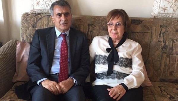 Şenol Güneş ilkokul öğretmenini ziyaret etti
