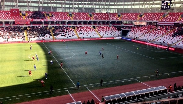 Sivasspor - Eskişehir maçında akıl almaz görüntü