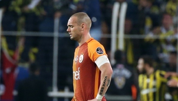 Sneijder'e sert sözler! 'Ya oyna, ya çek git!