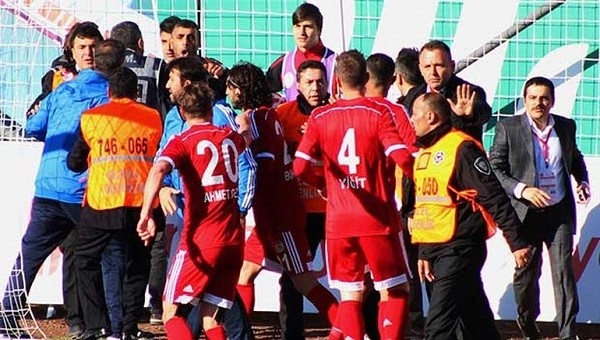 Top toplayıcı çocuk konuştu: 'Anama sövdü'