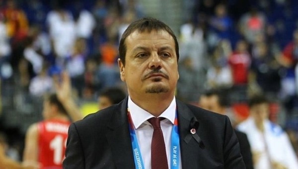 Ülker Arena'da Ergin Ataman tezahüratı