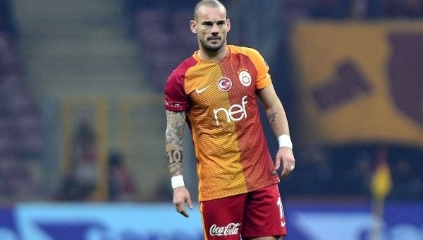 Sneijder en sevdiği maçı kaçırdı