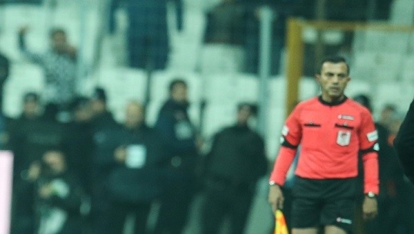 Adriano'nun hakeme 'çak' yapması sosyal medyayı salladı