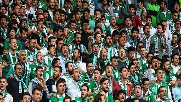 Akhisarlı Vaz Te gol sonrası Konyaspor taraftarını çıldırttı