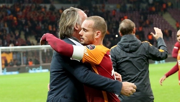 Alanyaspor maçının yıldızı Sneijder ve De Jong konuştu