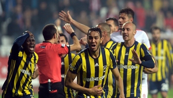 Antalyaspor - Fenerbahçe maçı Sow'un iptal edilen golü sonrası Cüneyt Çakır'a ağır sözler