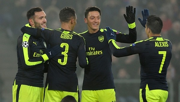 Arsene Wenger'den Mesut Özil ve Alexis Sanchez açıklaması