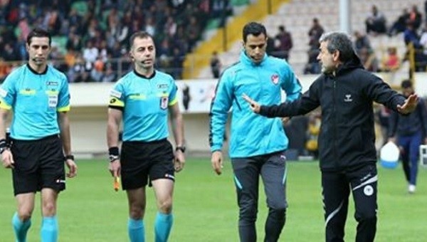 Aykut Kocaman'dan Alanyaspor maçı sonrası hakem isyanı