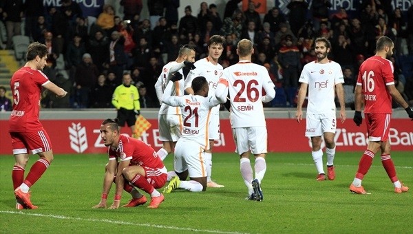 Chedjou hem kendisini hem Galatasaray'ı yaktı