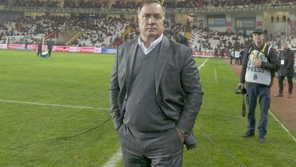 Dick Advocaat, Fenerbahçe'de kalacak mı?