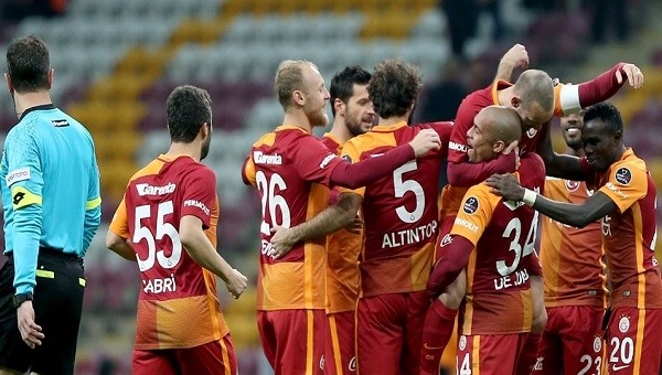 Galatasaray Alanya'ya 5 attı, şampiyonluk uyarısı geldi