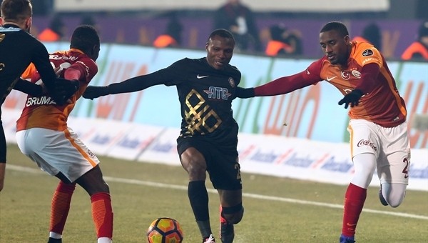 Galatasaray defansının yan top zaafiyeti lige damga vurdu