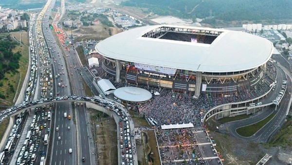 Galatasaray maçının saati kriz yarattı
