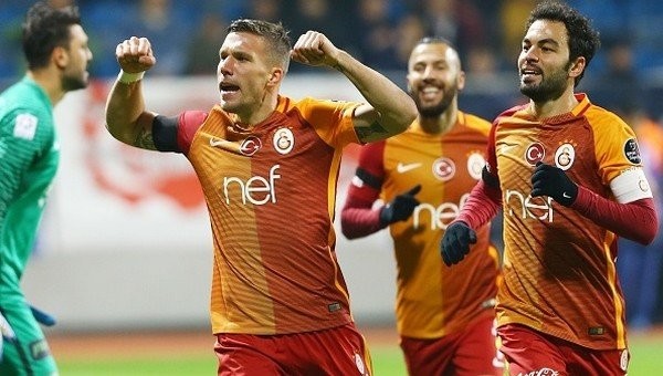 Lukas Podolski'nin şarkısı ortalığı salladı