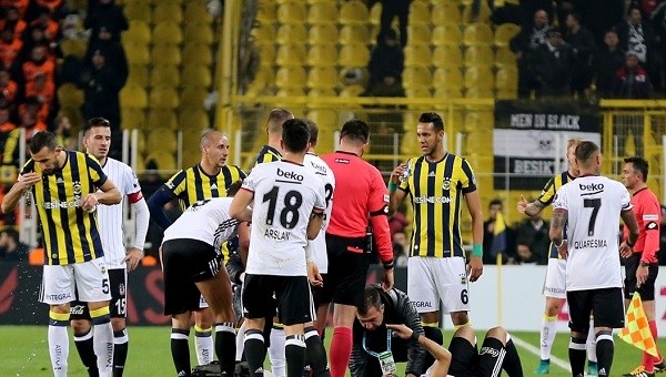 Hasan Ali, Gökhan Gönül'e faul yapınca alkışlandı