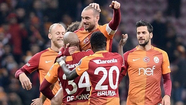 Maçın adamı Wesley Sneijder