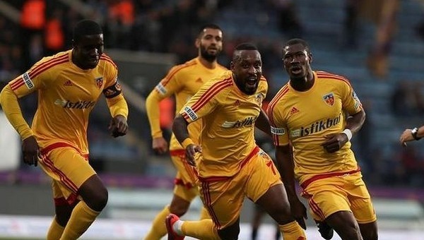 Nakoulma'nın yeni adresi! 'Ya Çin ya 3 büyükler'