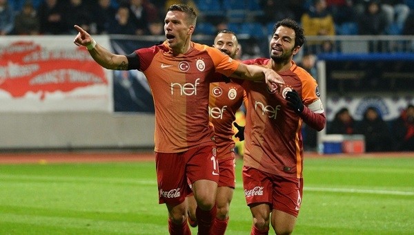 Podolski gol özlemini giderdi