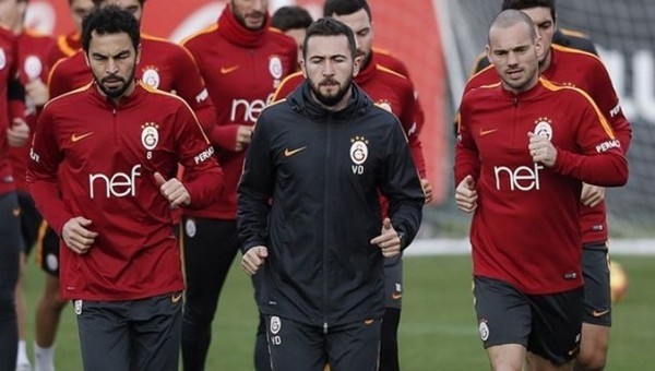 Sneijder ve Selçuk el ele verdi