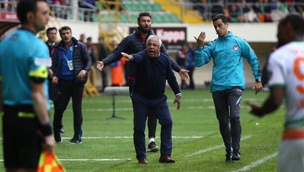 Süper Lig'de ilginç olay! Golü attı, kırmızı kart gördü