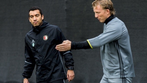 Van Bronckhorst ve Kuyt'tan Fenerbahçe'ye gözdağı