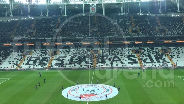 Vodafone Arena'da boşluklar göze çarptı