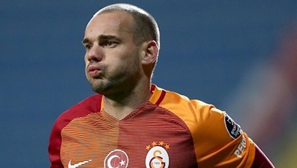 Wesley Sneijder ilk yarıda etkisiz