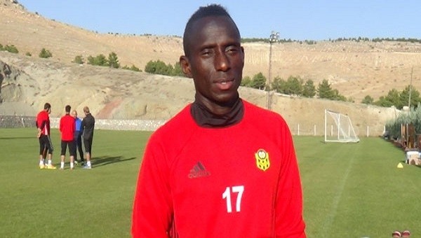 Yeni Malatyaspor'un golcüsü Dialiba Diabang'a taraftar saldırdı