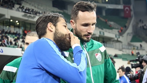 Bursaspor - Trabzonspor maçında Olcay ve Sivok arasındaki sohbet