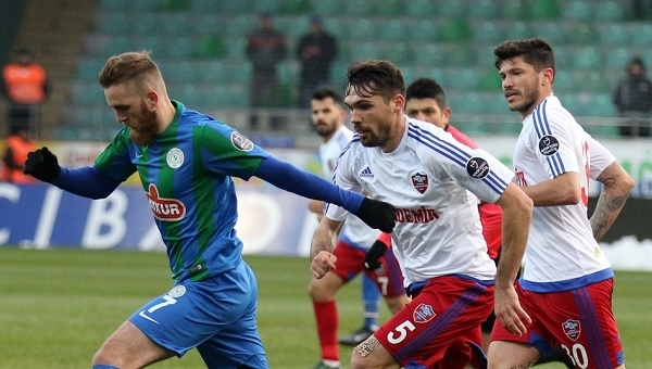 Çaykur Rizespor - Karabükspor maçı ilk yarısında dikkat çeken ayrıntı