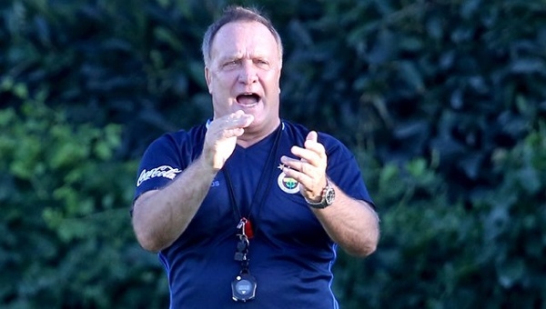 Fenerbahçe'de Advocaat'tan futbolculara sert uyarı