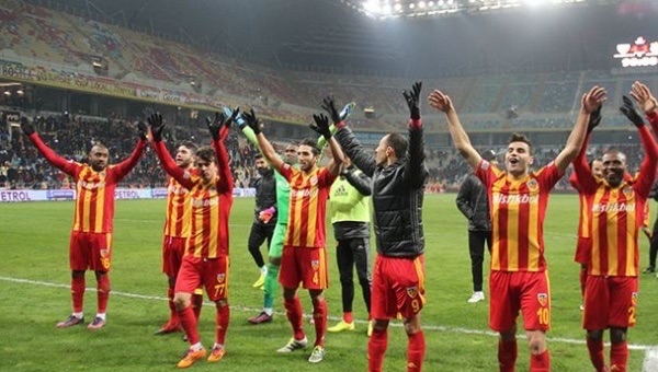 Kayserispor'dan imza şov!