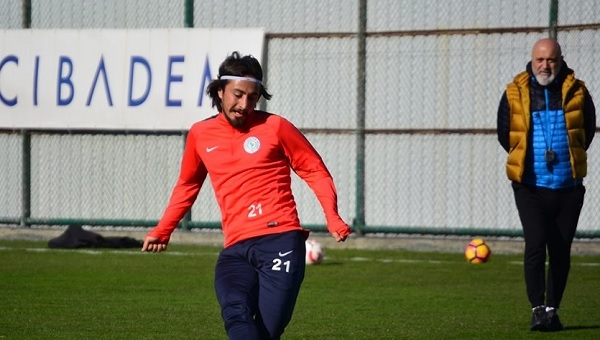 Rizespor'da Hikmet Karaman'dan oyuncusuna: 'Türkiye'nin Modric'i olcaksın'